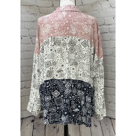 Cato Women's Bandana Print Button Down Top (Size 22/24) - Picture 4 of 9